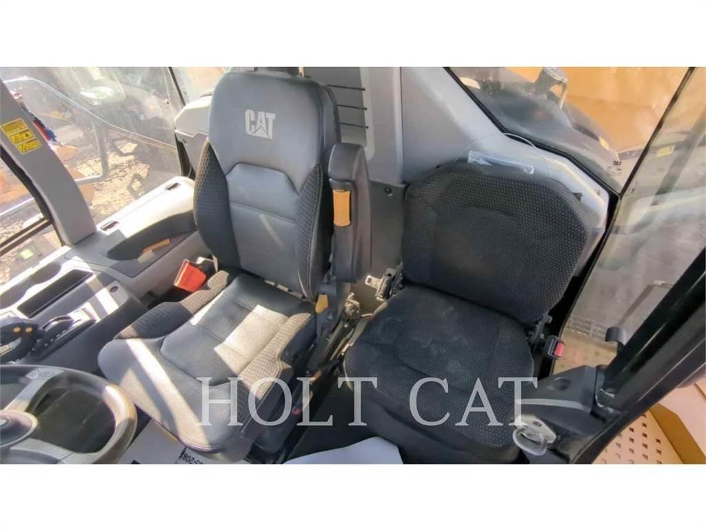 CAT 745 Dumper - Knickgelenk