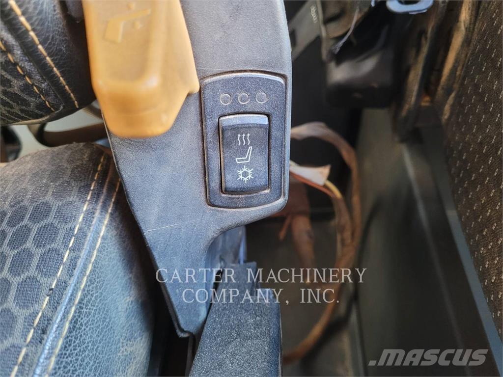 CAT 745 Dumper - Knickgelenk