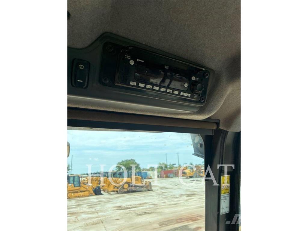CAT 745 Dumper - Knickgelenk