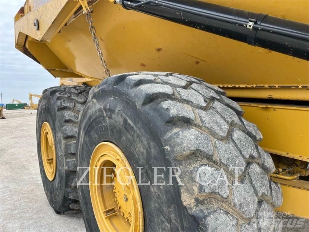 CAT 745C Dumper - Knickgelenk