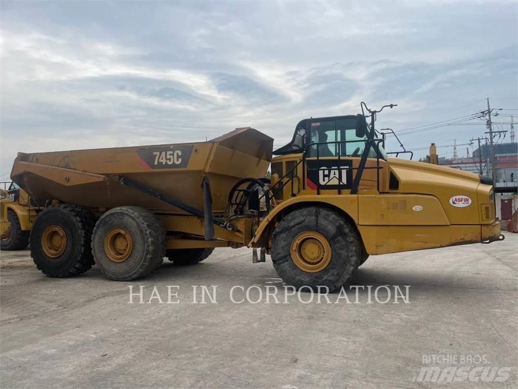 CAT 745C Dumper - Knickgelenk