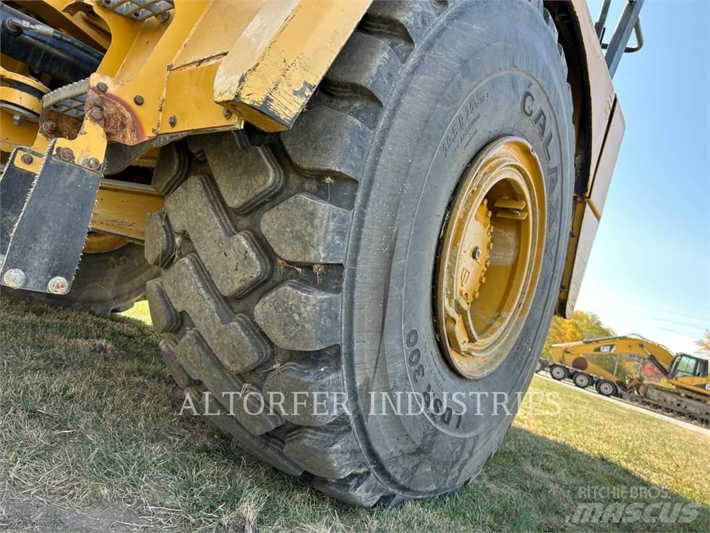 CAT 745C Dumper - Knickgelenk
