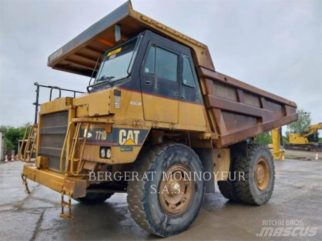 CAT 771D Dumper - Knickgelenk