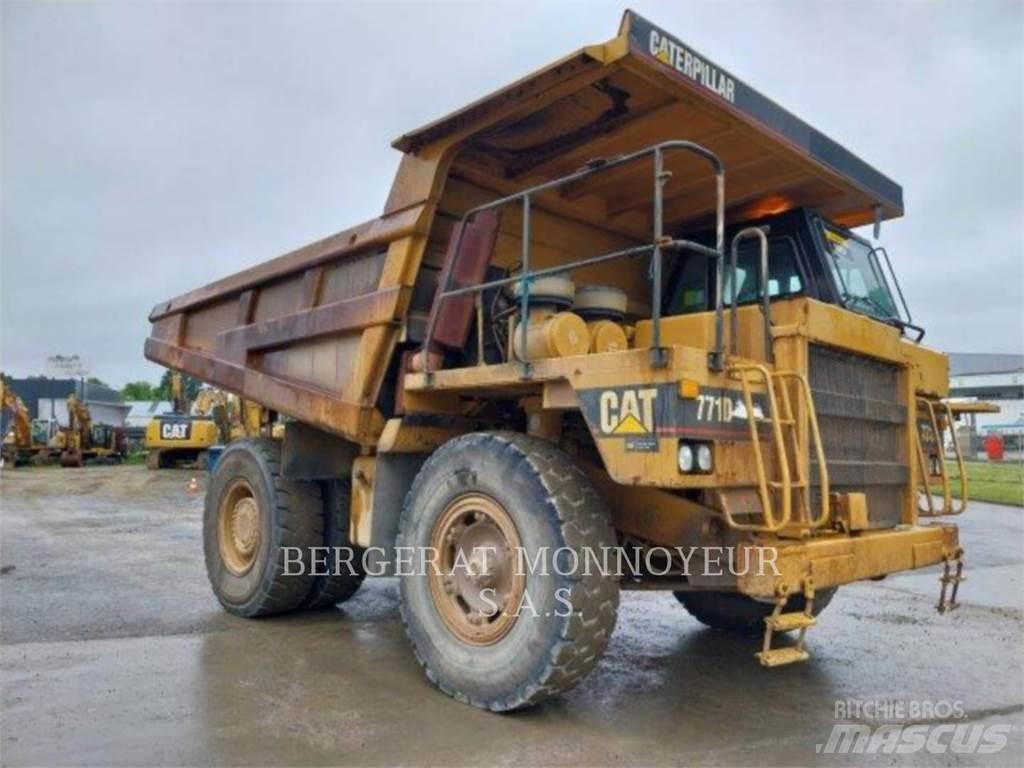 CAT 771D Dumper - Knickgelenk