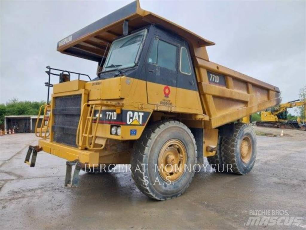 CAT 771D Dumper - Knickgelenk