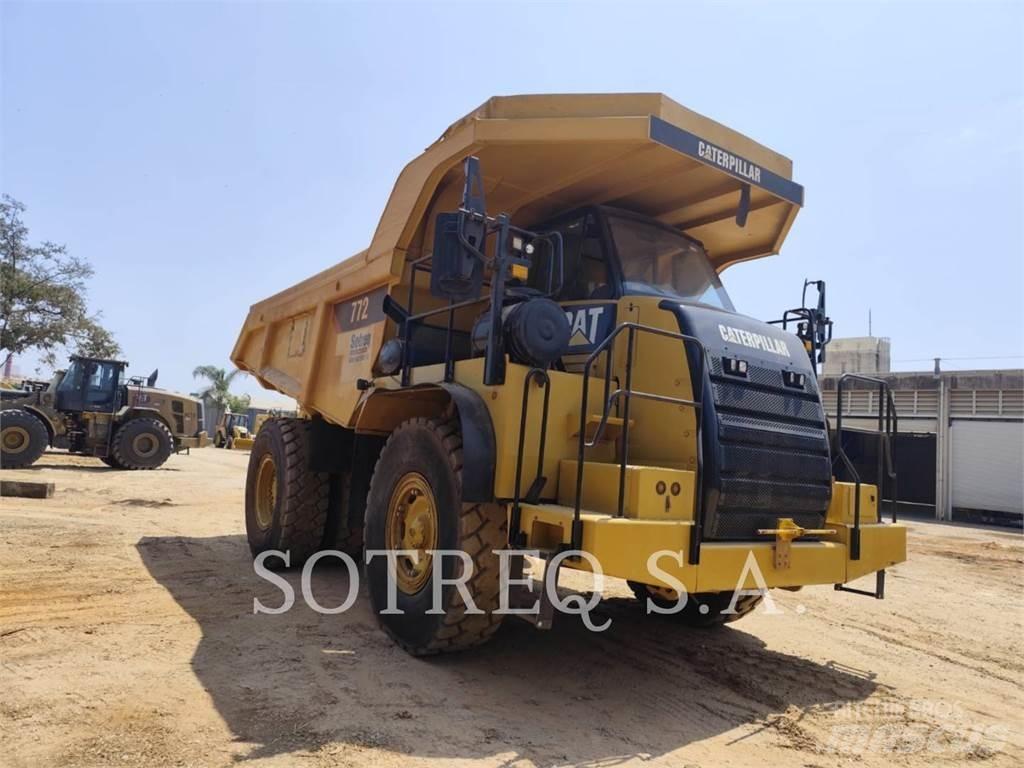 CAT 772 Dumper - Knickgelenk