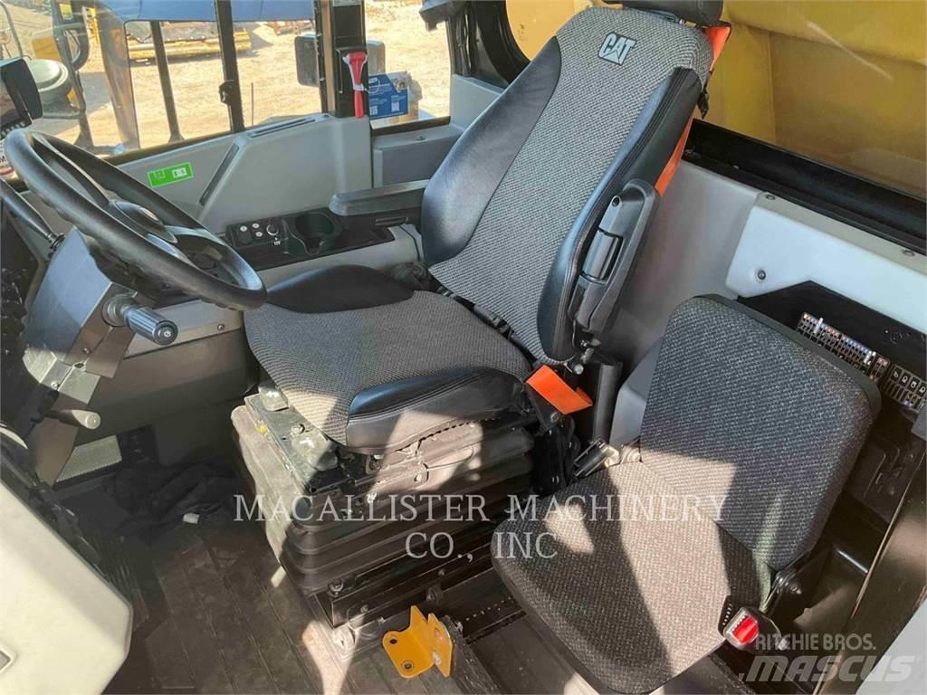 CAT 772G Dumper - Knickgelenk