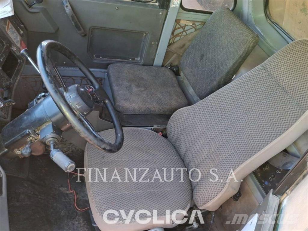 CAT 773E Dumper - Knickgelenk