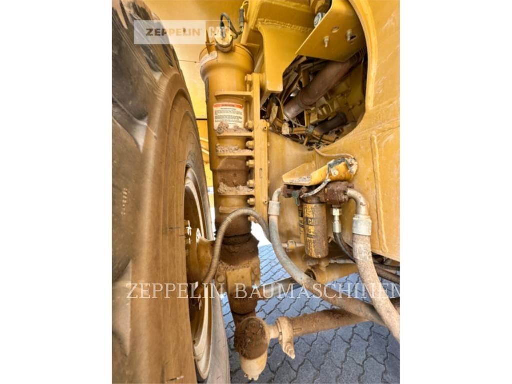 CAT 775E Dumper - Knickgelenk