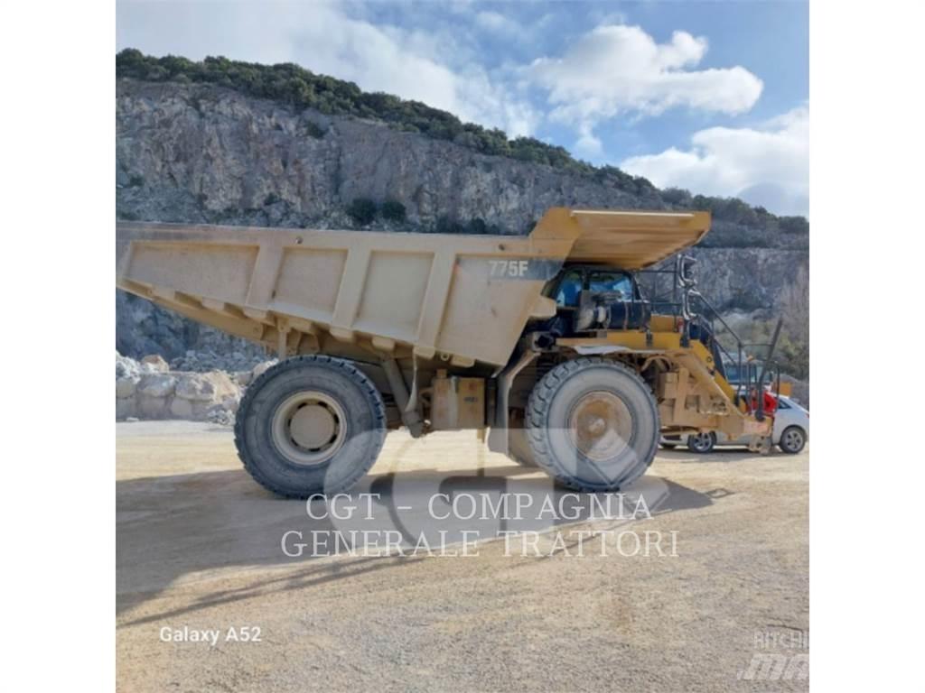 CAT 775F Dumper - Knickgelenk