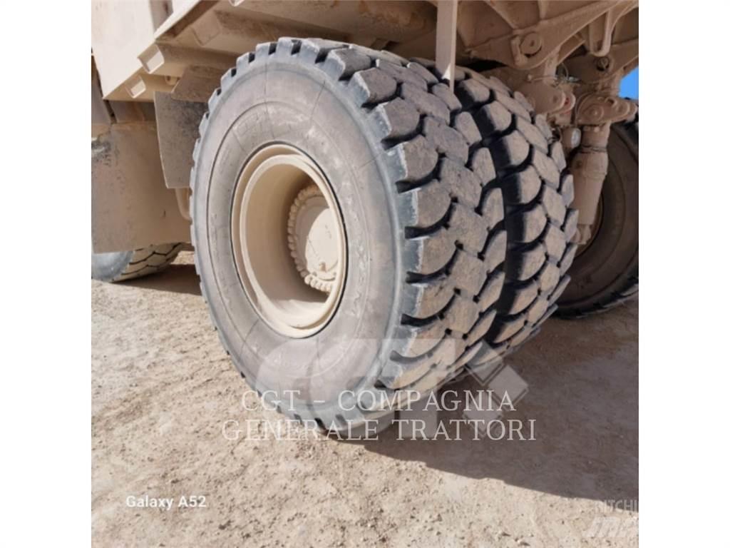 CAT 775F Dumper - Knickgelenk