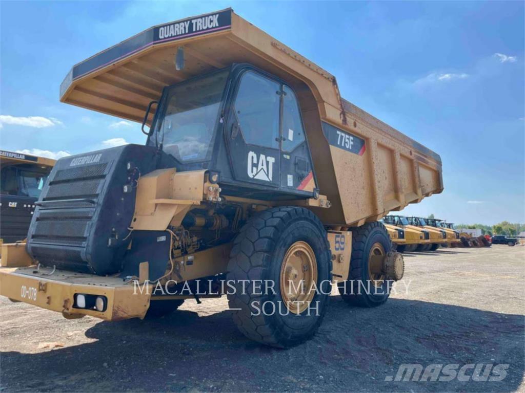 CAT 775F Dumper - Knickgelenk