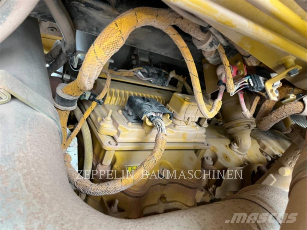 CAT 775G Dumper - Knickgelenk