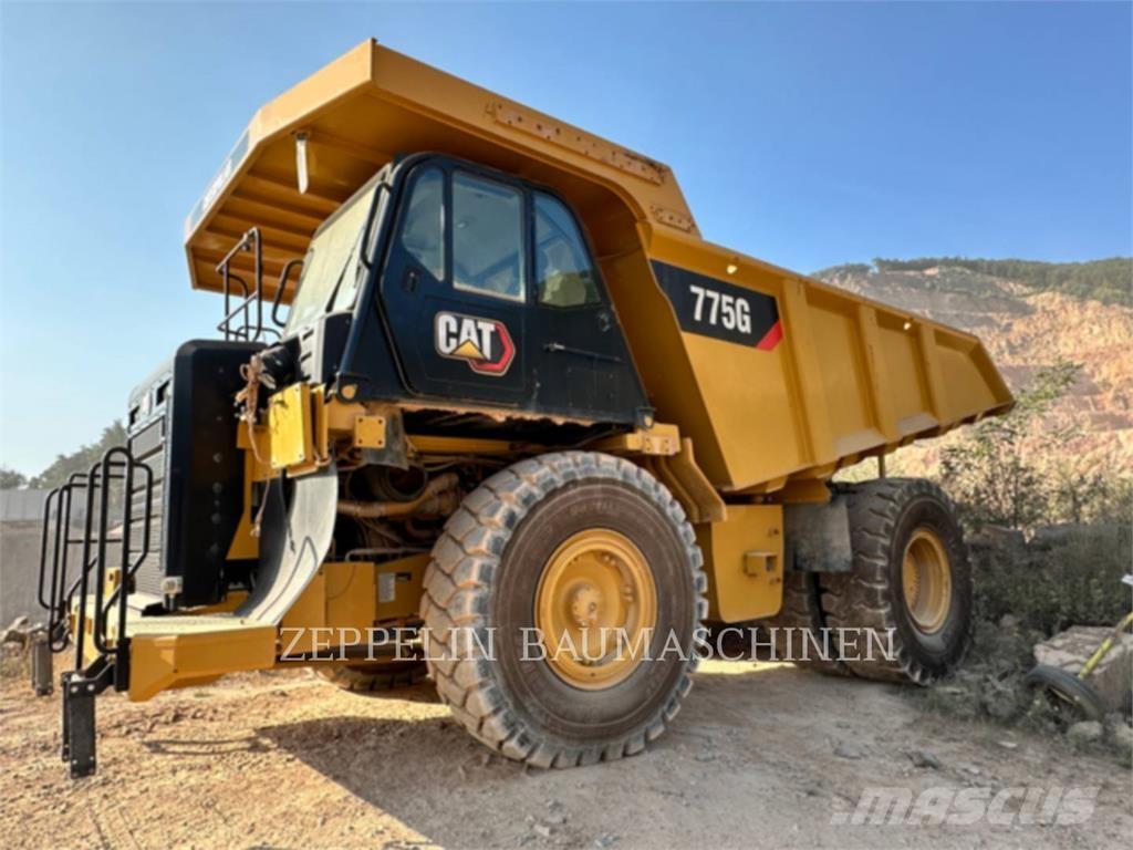 CAT 775G Dumper - Knickgelenk