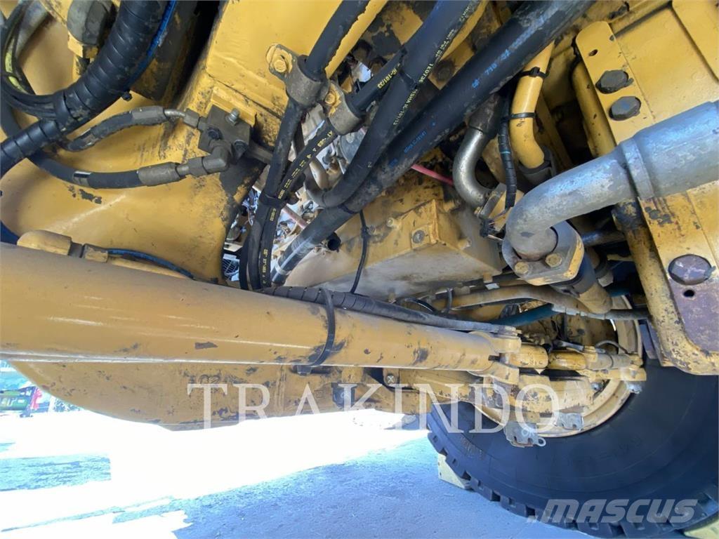 CAT 777E Dumper - Knickgelenk