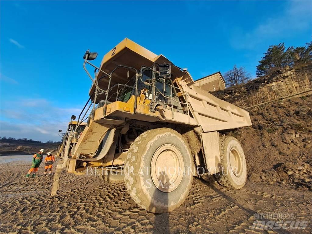CAT 777G Dumper - Knickgelenk