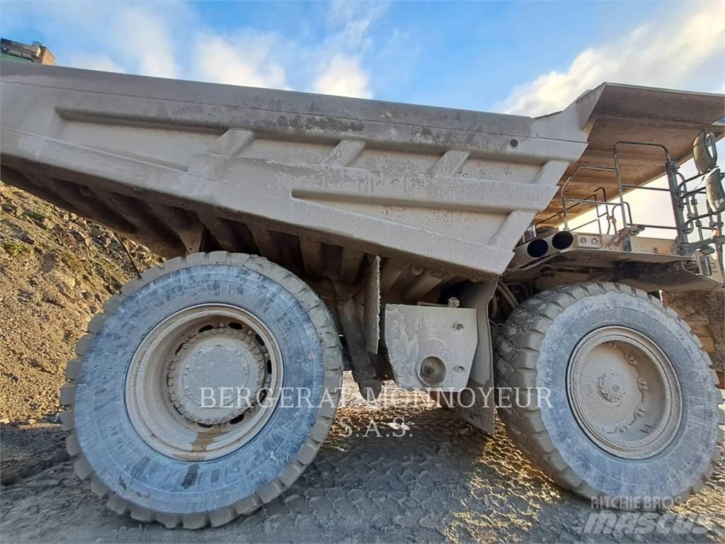 CAT 777G Dumper - Knickgelenk