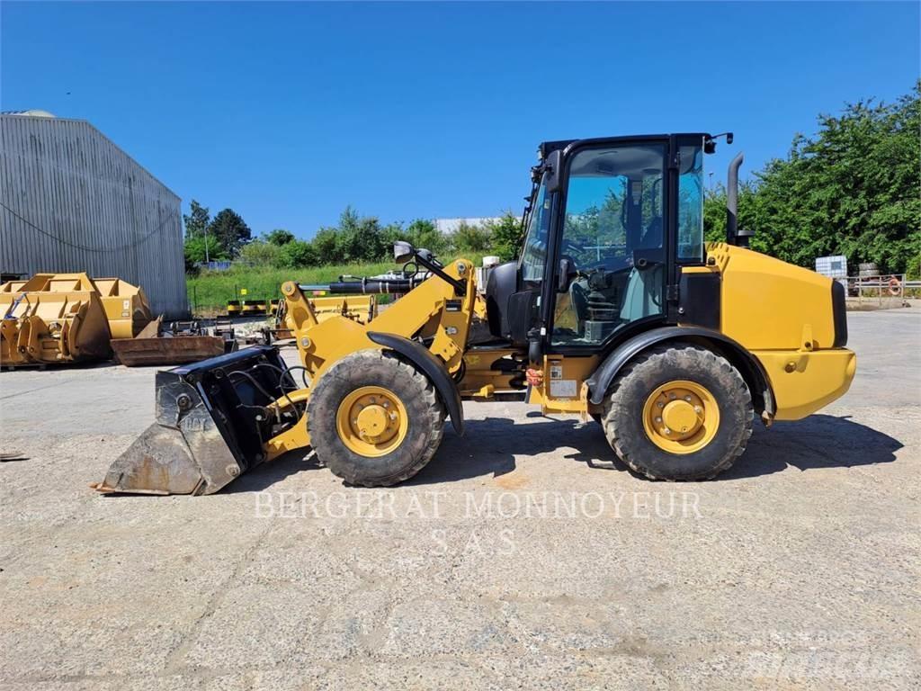 CAT 906M Radlader
