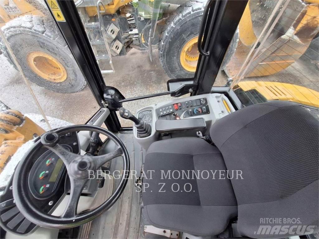 CAT 906M Radlader
