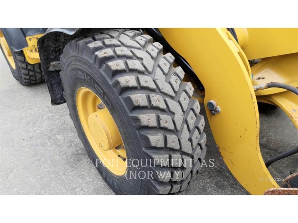 CAT 906M Radlader