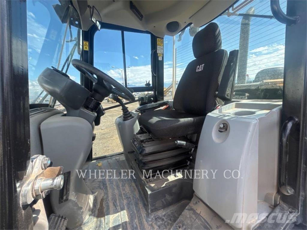 CAT 906M Radlader
