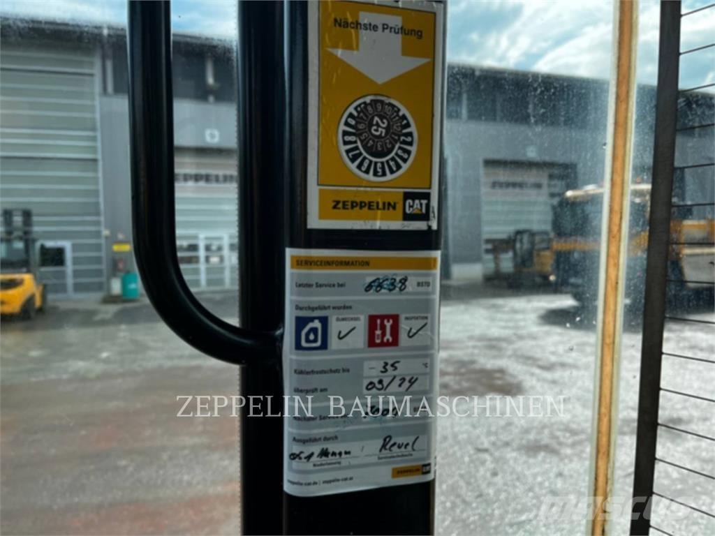 CAT 906M Radlader