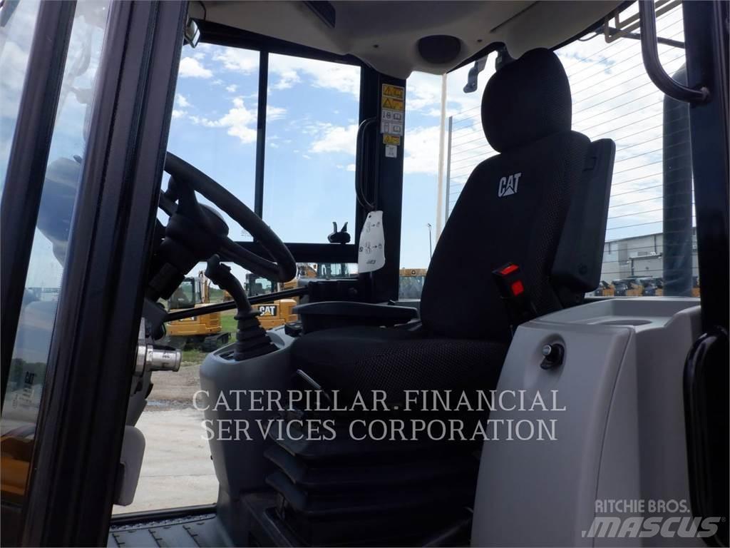 CAT 908M Radlader