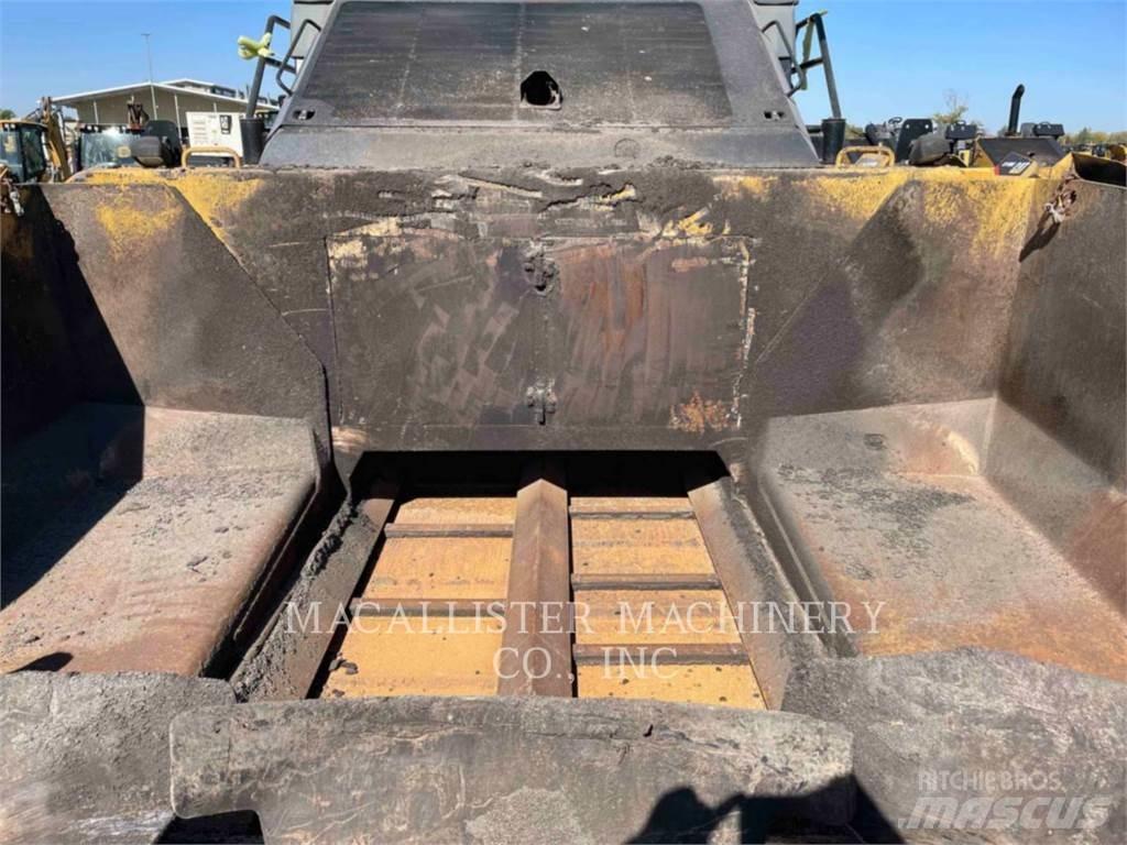 CAT AP1055F Strassenfertiger
