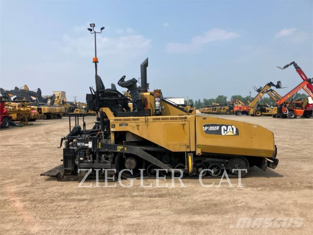 CAT AP1055F Strassenfertiger
