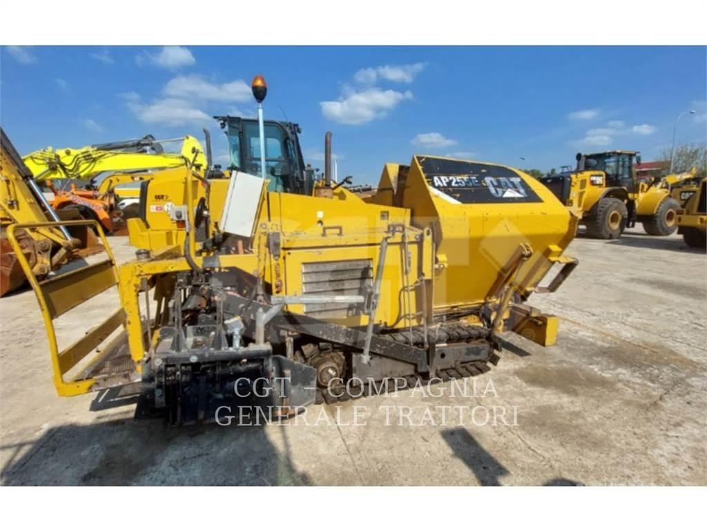 CAT AP255E Strassenfertiger