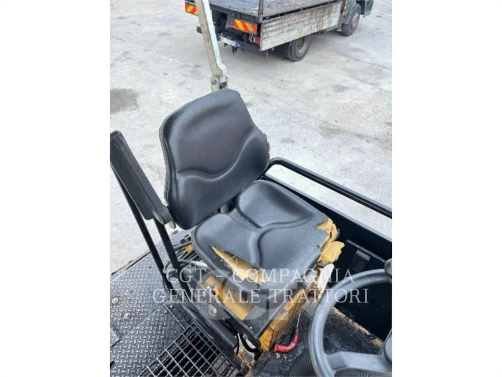 CAT AP300 Strassenfertiger
