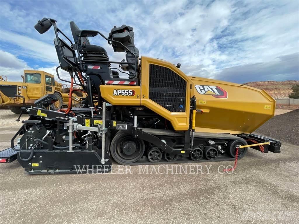 CAT AP555 Strassenfertiger
