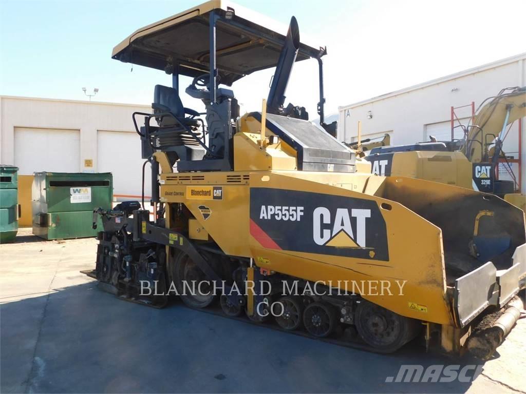 CAT AP555F Strassenfertiger