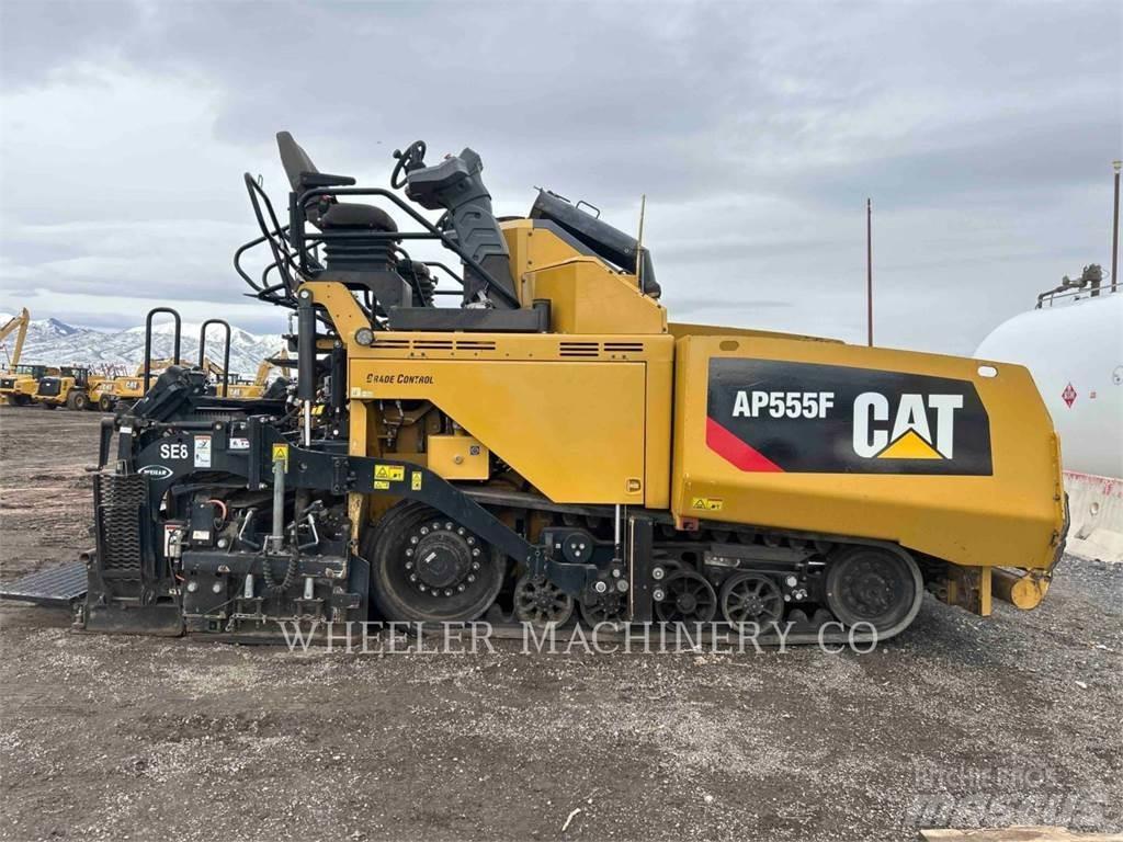CAT AP555F Strassenfertiger