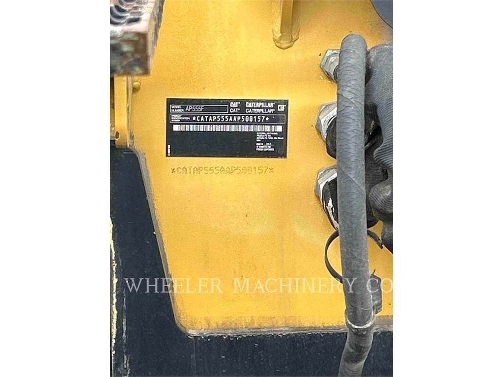 CAT AP555F Strassenfertiger
