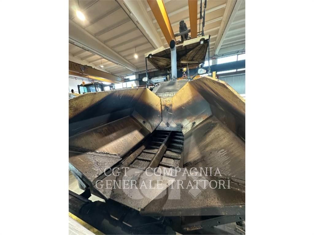 CAT AP600D Strassenfertiger