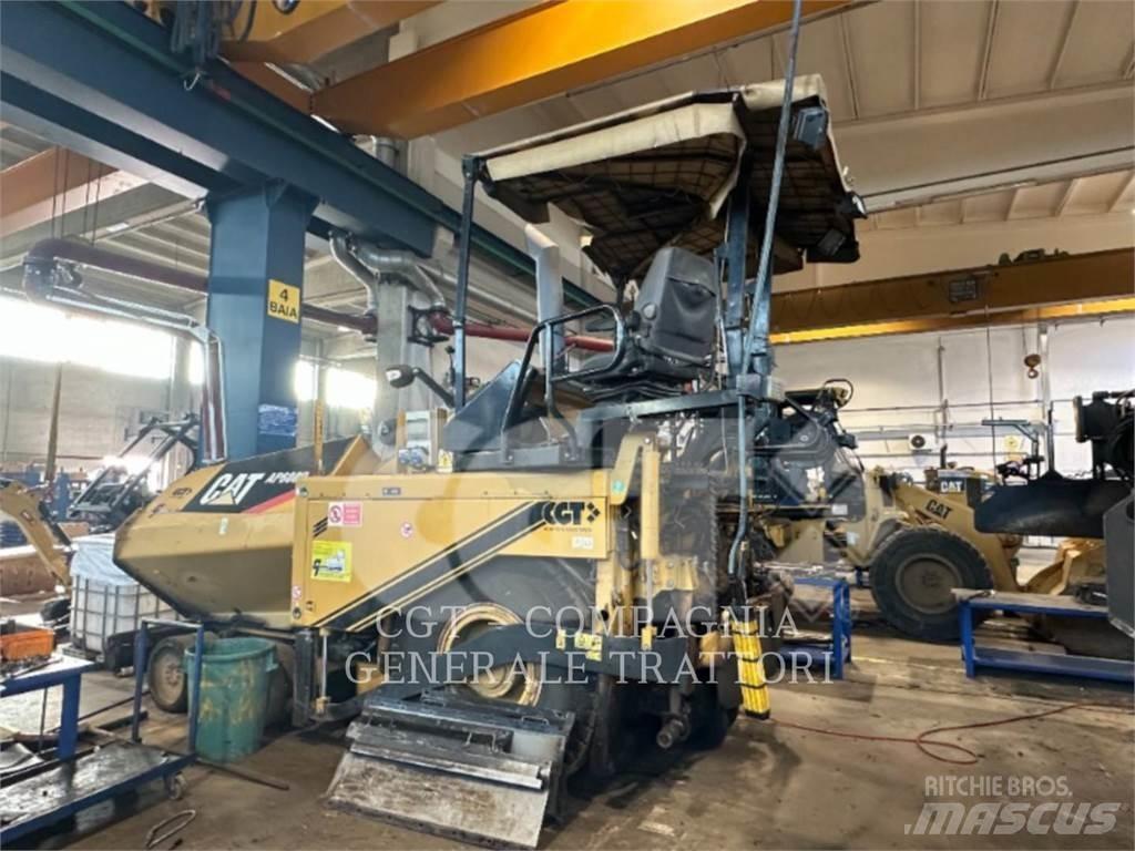 CAT AP600D Strassenfertiger