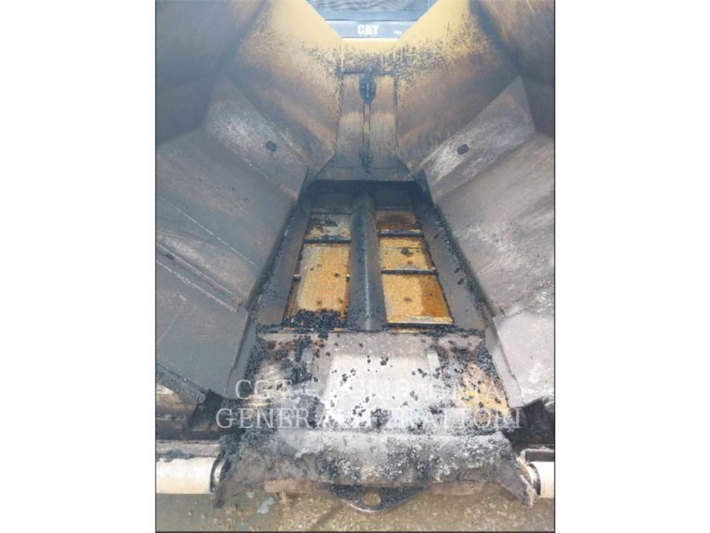 CAT AP600F Strassenfertiger