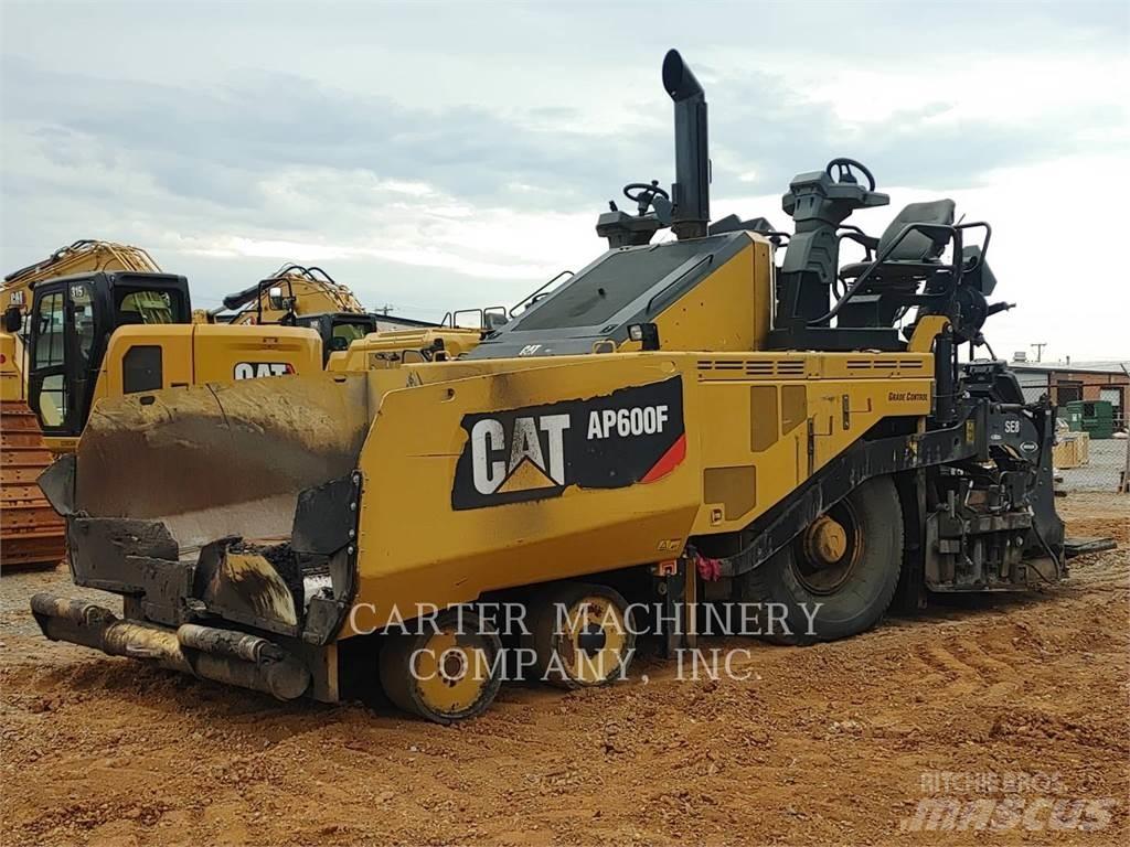 CAT AP600F Strassenfertiger