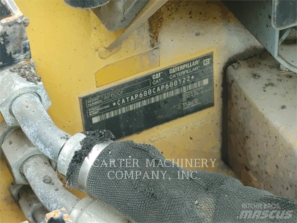 CAT AP600F Strassenfertiger