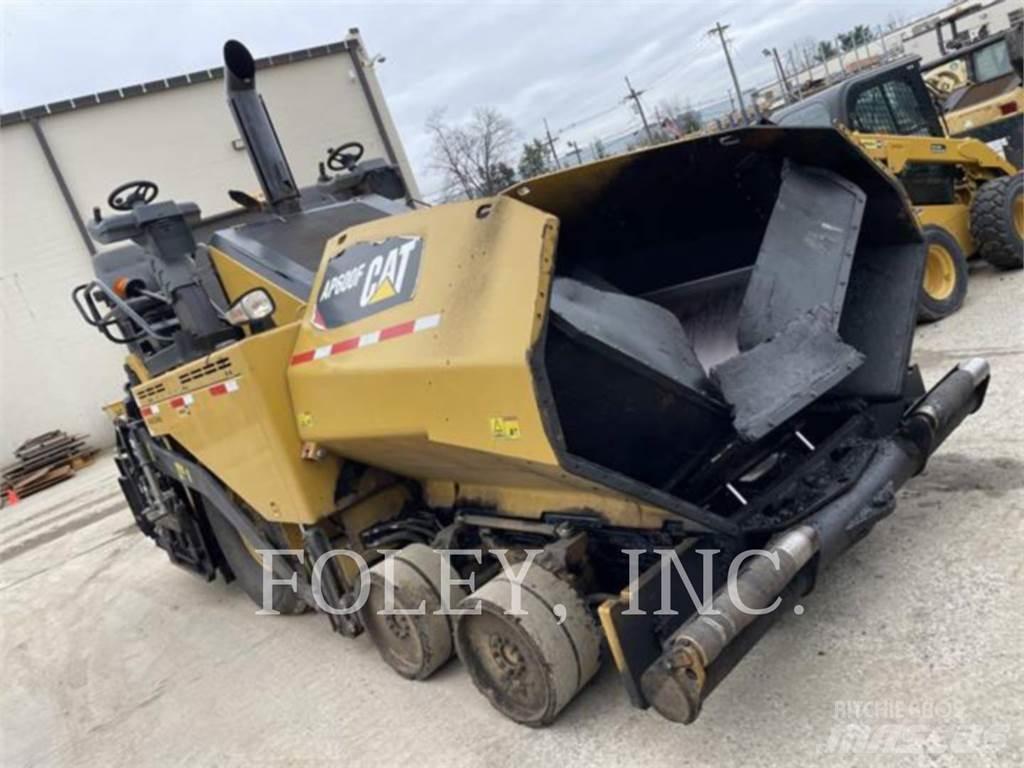 CAT AP600F Strassenfertiger