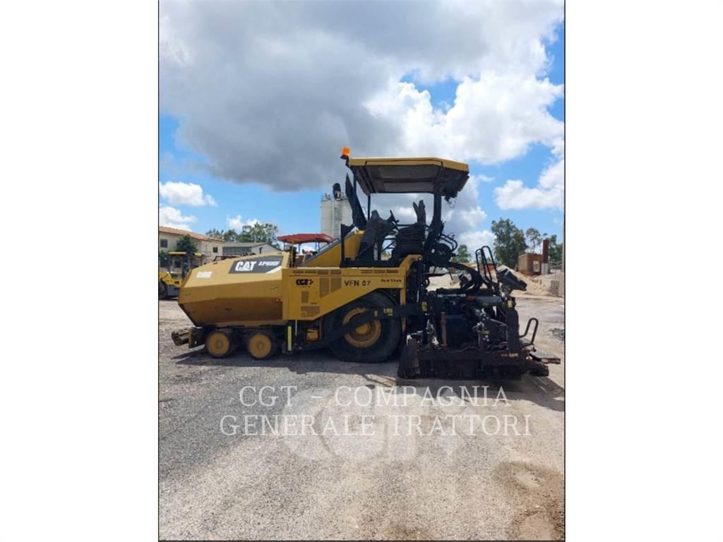 CAT AP600F Strassenfertiger