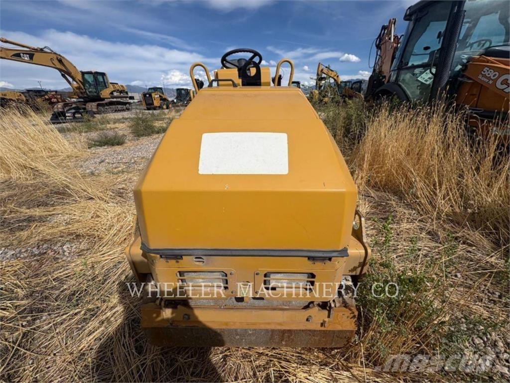 CAT CB1.8 Baggerlader