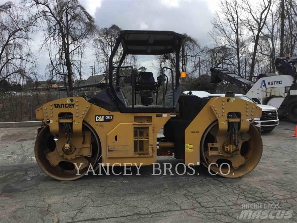 CAT CB13 Erdbauwalzen