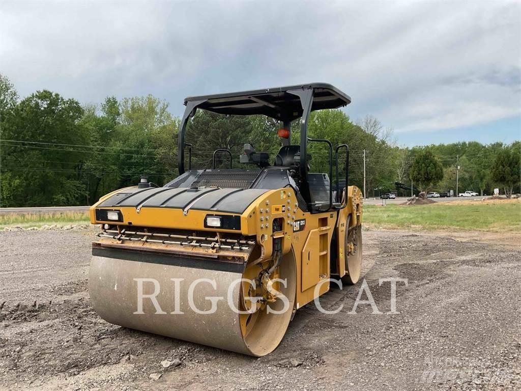 CAT CB13 Erdbauwalzen