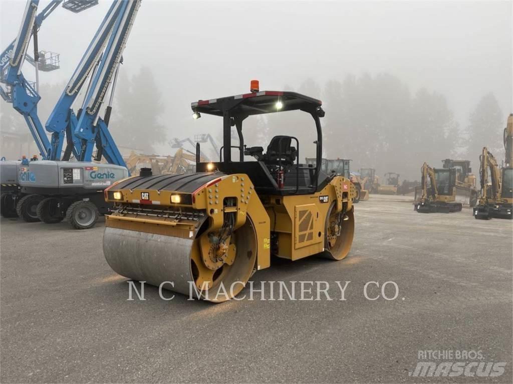 CAT CB13 Strassenfertiger