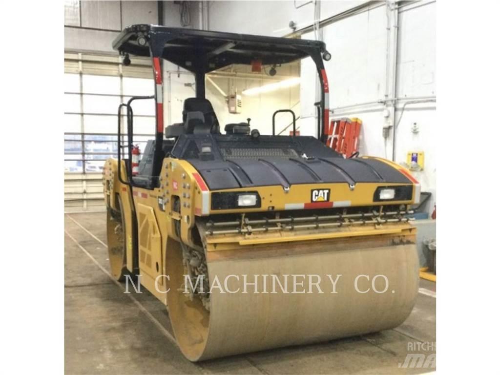 CAT CB13 Strassenfertiger