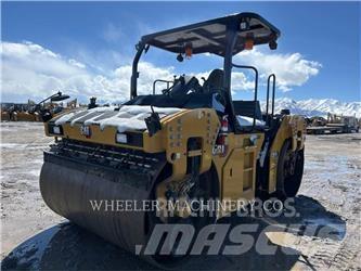 CAT CB15 CW VV Tandemwalzen