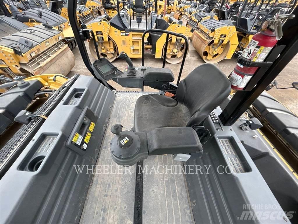 CAT CB15 CW VV Tandemwalzen