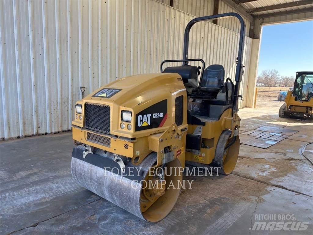 CAT CB24B Erdbauwalzen
